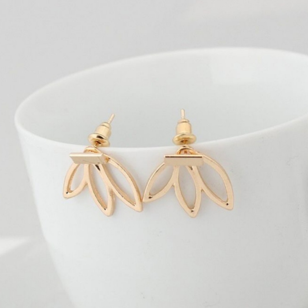💓 LAST ONE 🆕🌸 Water Lily Ear Stud